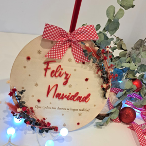 Corona navideña con flores preservadas